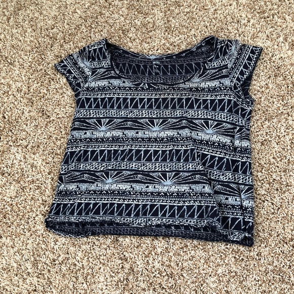 BDG (Urban Outfitters) pattern tee - medium - Picture 1 of 3